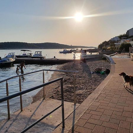 Apartman Karmen Barbat na Rabu Buitenkant foto