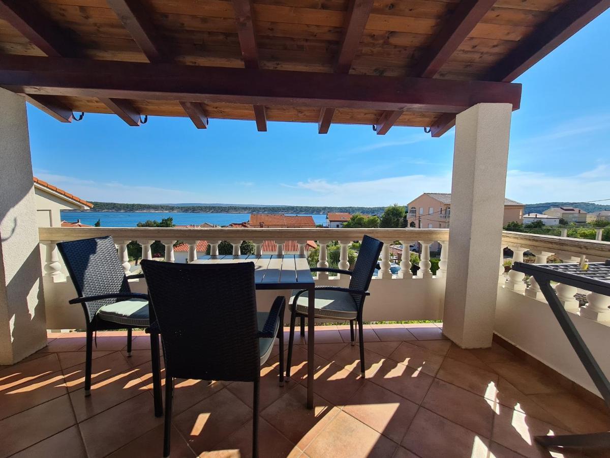 Apartman Karmen Barbat na Rabu Buitenkant foto